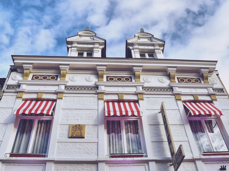 Free Image of Elegant building facade with ornate details 