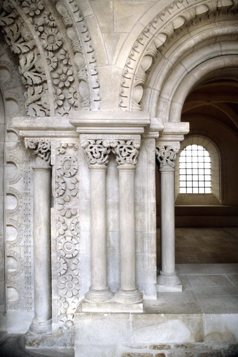 Free Image of Carved arch details 