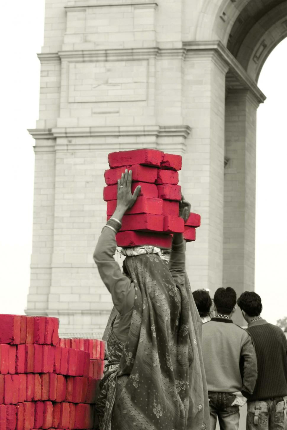 Free Image of Indian bricklayer lady 