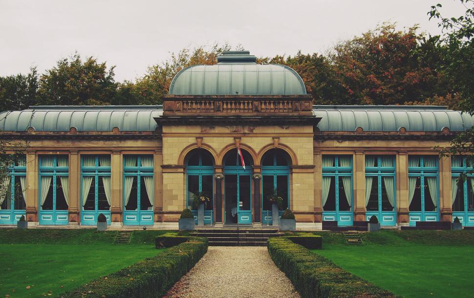Free Image of Elegant botanical garden conservatory exterior 