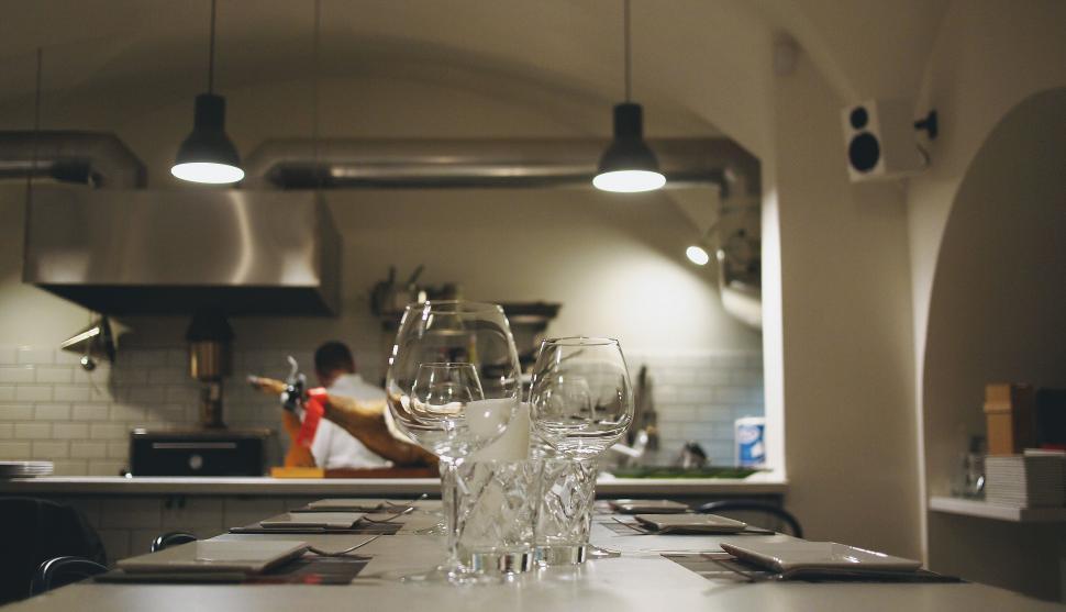 Free Image of Elegant table setting with wine glasses 