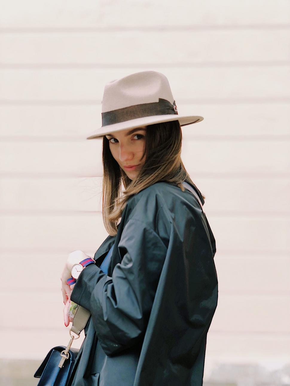 Free Image of Woman with hat looking over shoulder 