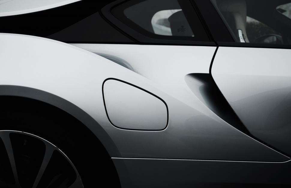 Free Image of Close-up of a luxury car s door handle 