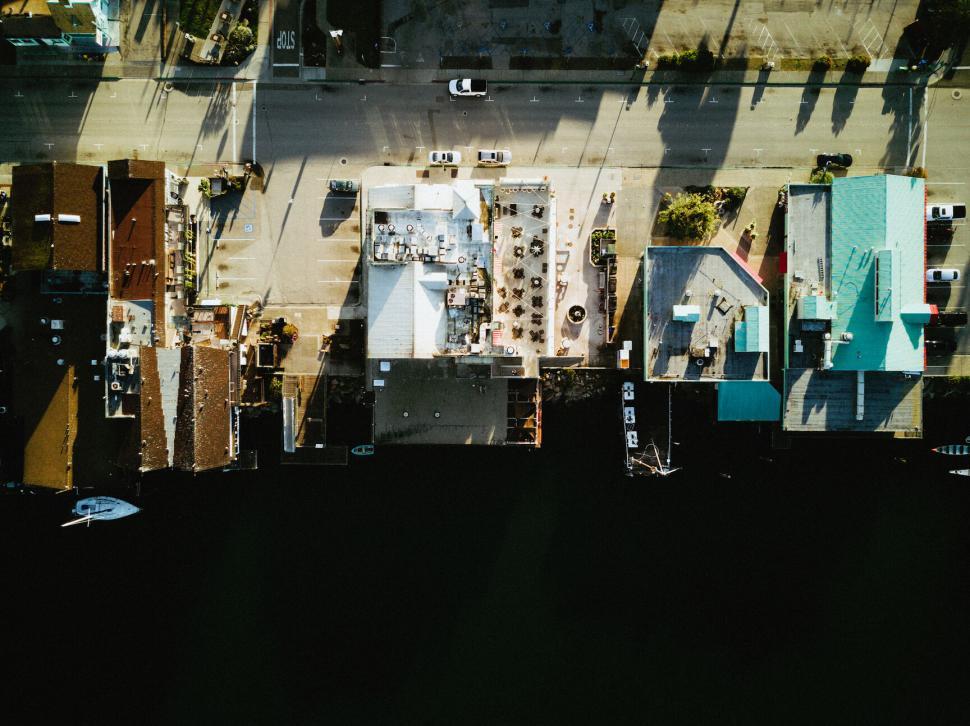 Free Image of Aerial view of waterfront town street 