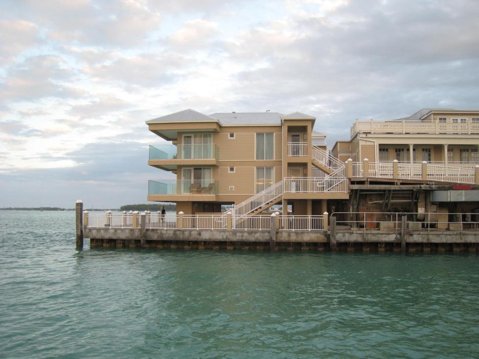 Free Image of Beach rentals 