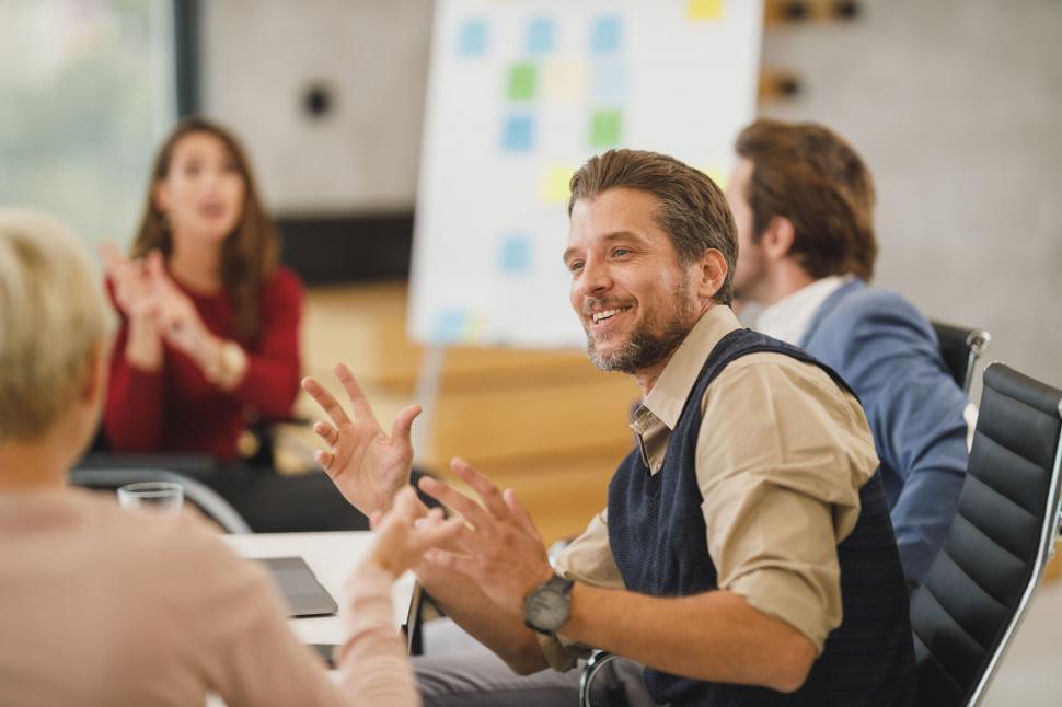 Free Image of Business team having an engaging meeting 