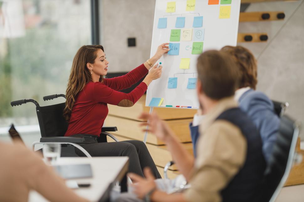 Free Image of Corporate training session in a modern office 