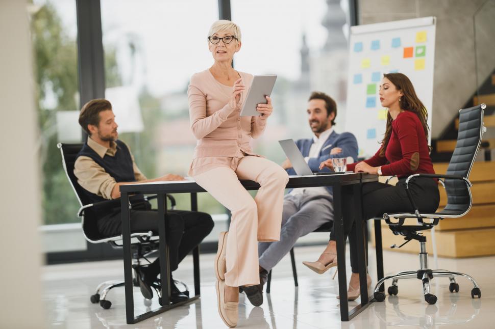 Free Image of Businesswoman leading a boardroom meeting 