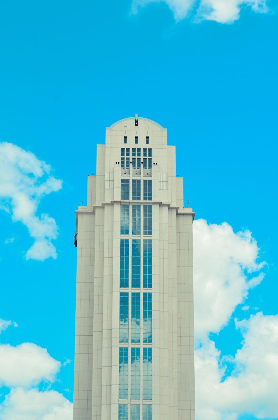 Free Image of Art Deco skyscraper against a blue sky 