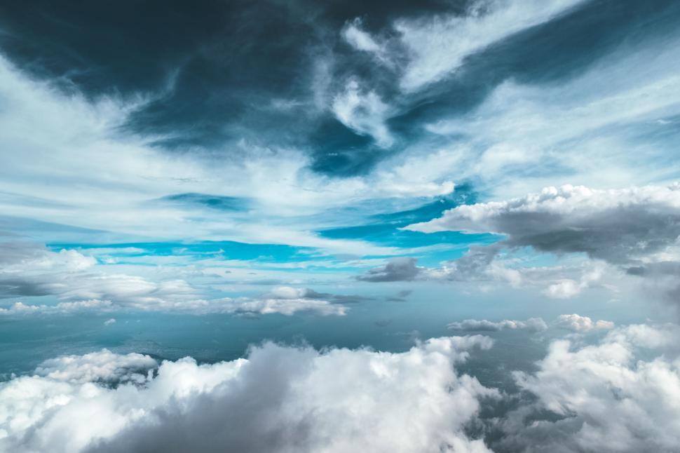 Free Image of Dramatic cloudscape over the open sea 