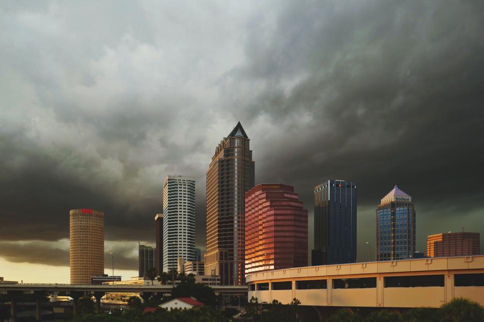 Free Image of City skyline against moody sky backdrop 