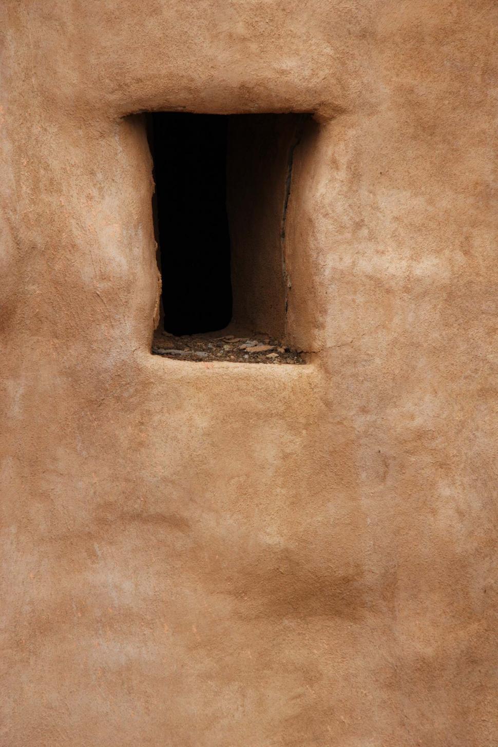 Free Image of Opening in stucco adobe wall 