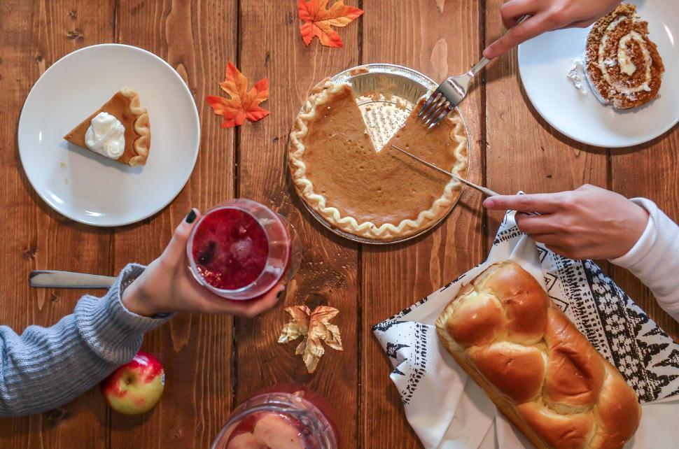 Free Image of Overhead view of a Thanksgiving table setting 