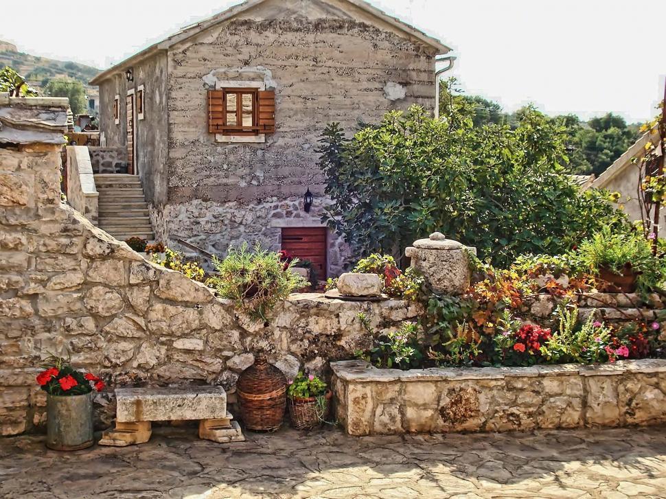 Free Image of Country Cottage 