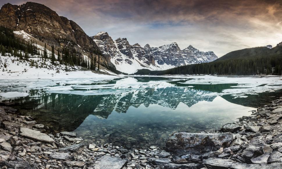 Free Image of Calm sunrise over a partly frozen lake 