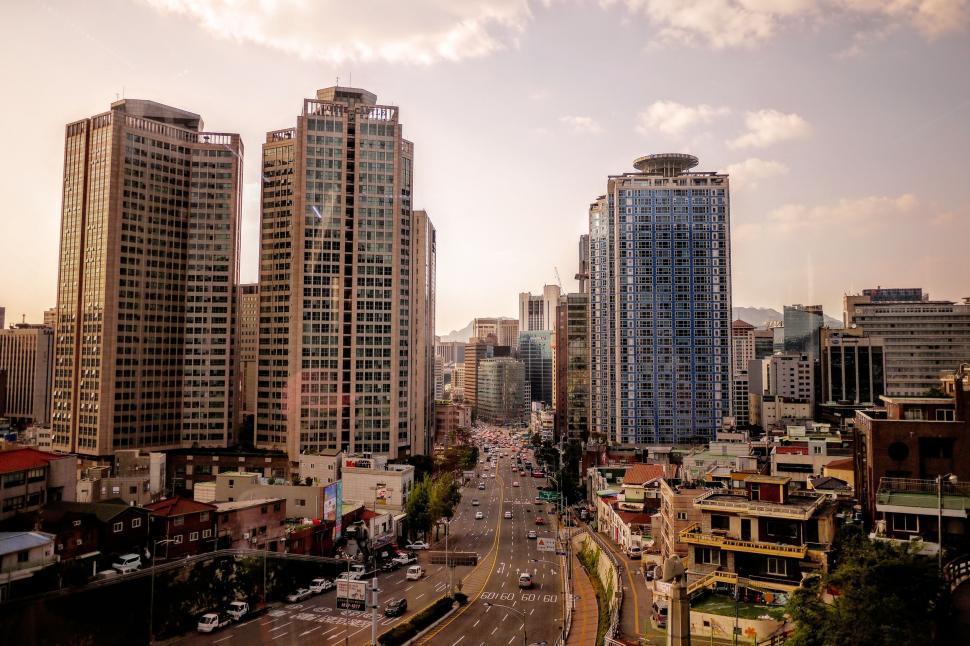 Free Image of Cityscape at dusk with warm sky 