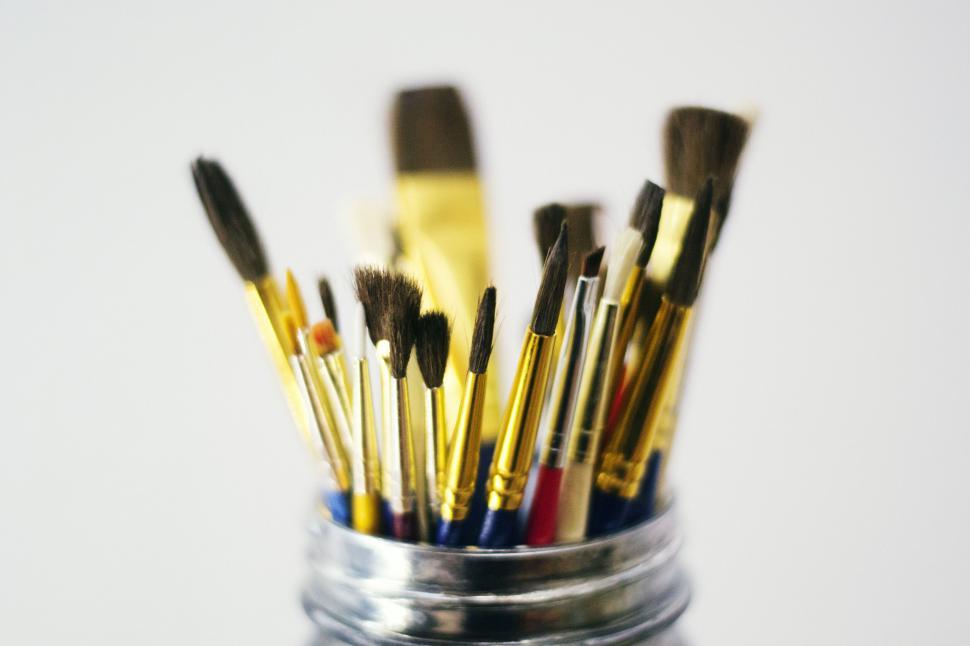 Free Image of Assorted paintbrushes in a glass jar 