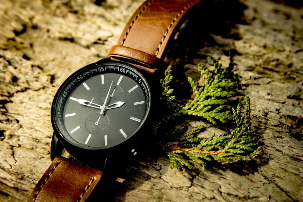 Free Image of Sophisticated wristwatch on wooden texture 