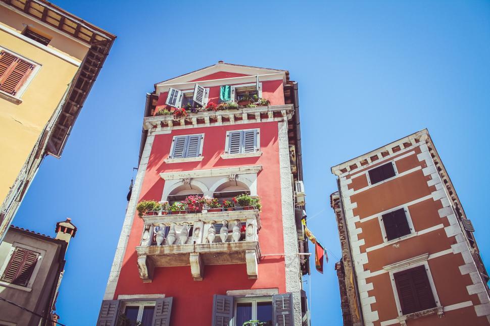 Free Image of Brightly colored buildings under blue sky 