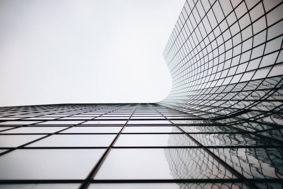 Free Image of Modern architecture with curved lines 