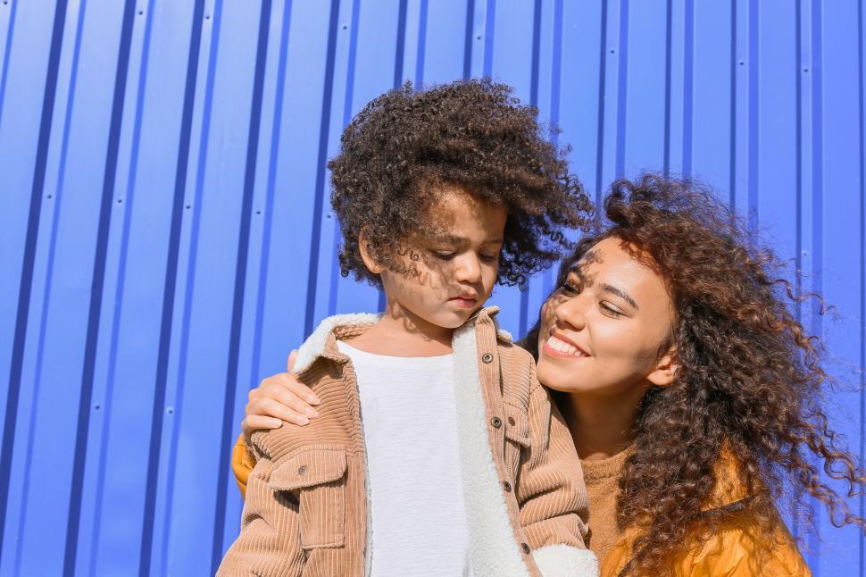 Free Image of Woman and little girl with bright sunlight 