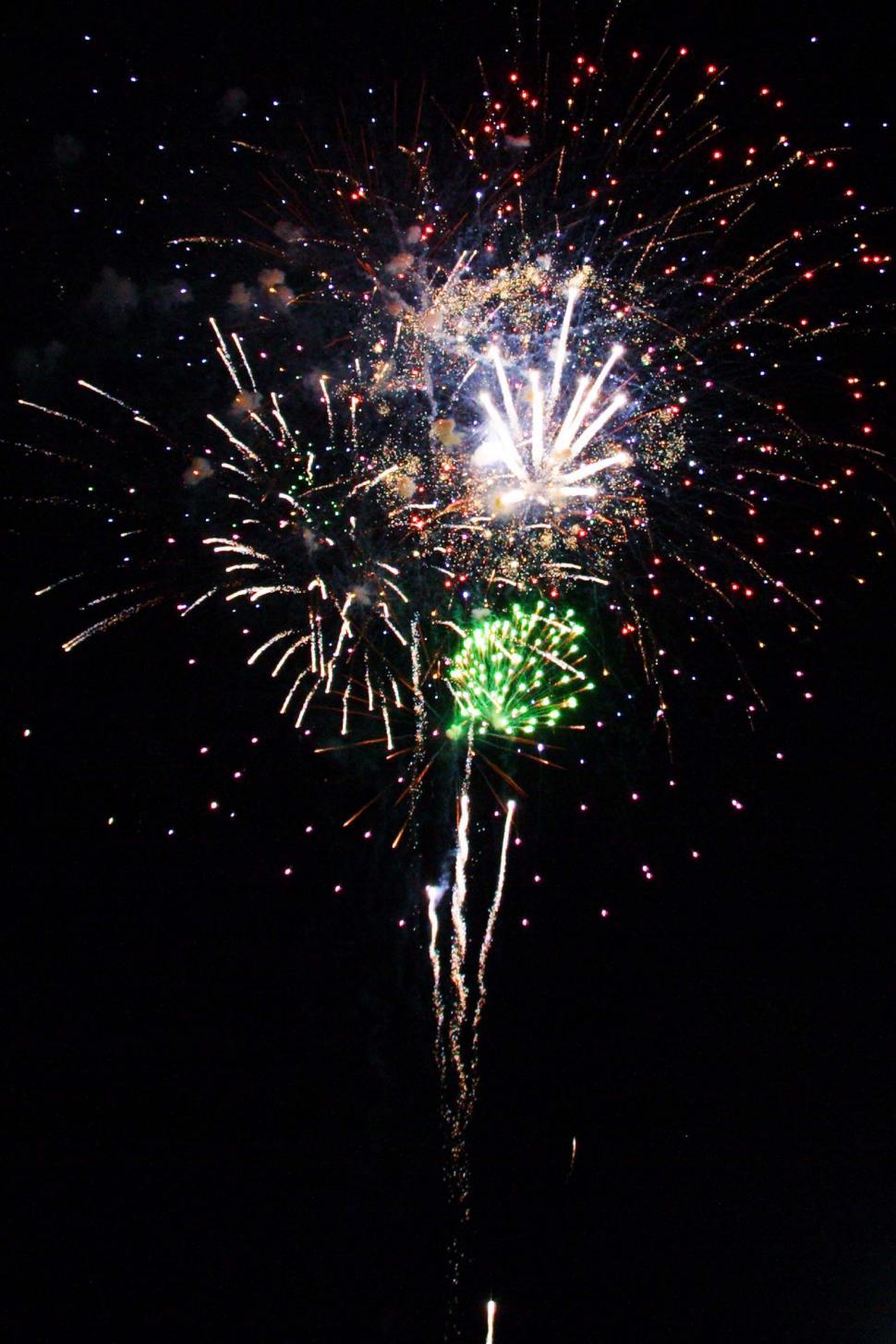 Free Image of Fireworks explode in night sky 