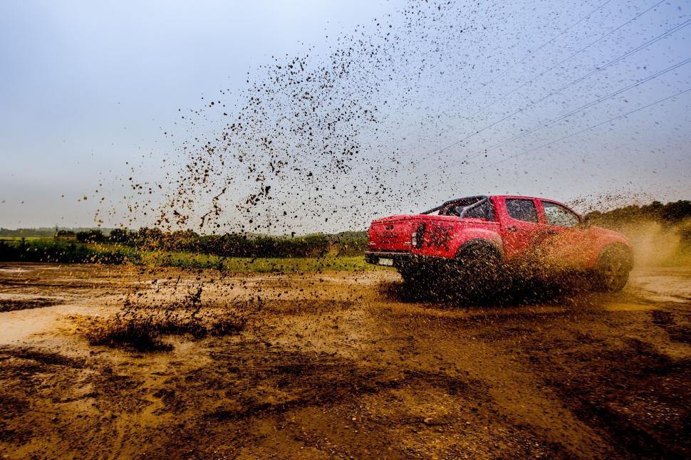 Free Image of Off-road vehicle splashing through mud 