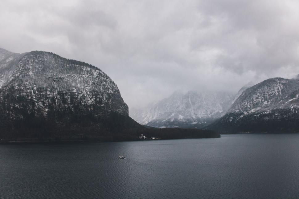 Free Image of Majestic snowy mountain landscape at the lake 