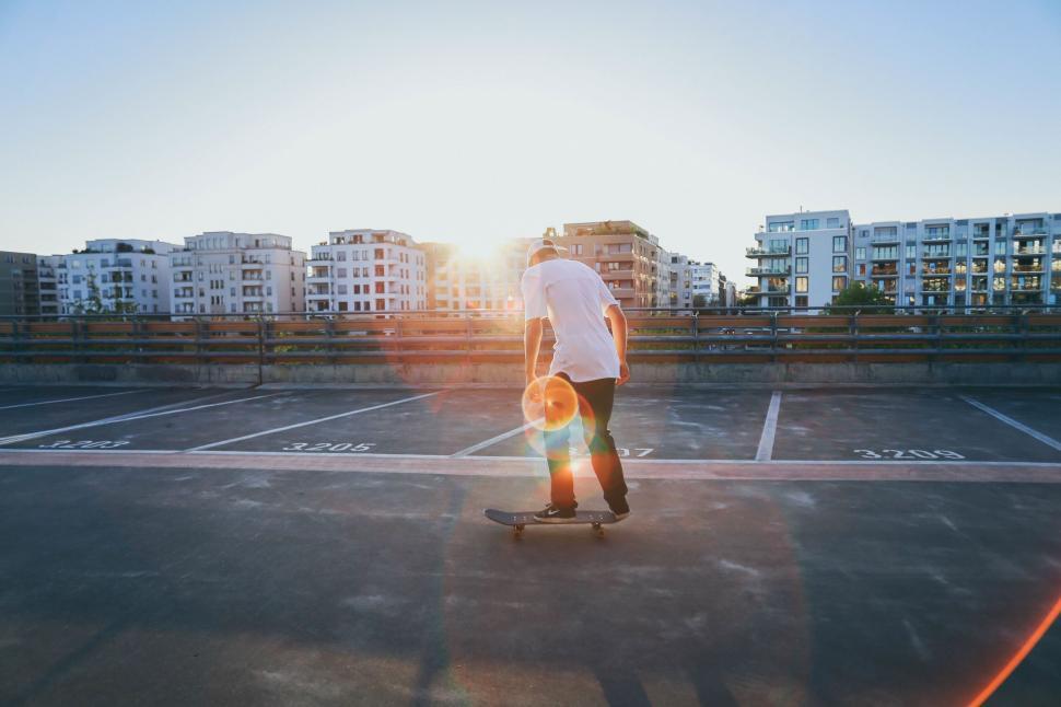 Free Image of Skateboarder enjoying sunset on rooftop 
