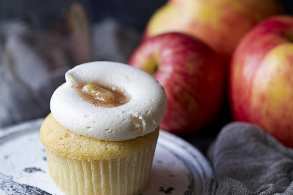 Free Image of Vanilla cupcake with creamy white frosting 