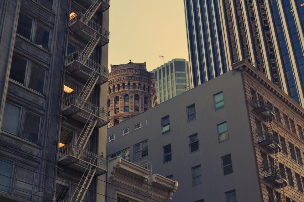 Free Image of Urban architecture contrast and sky 