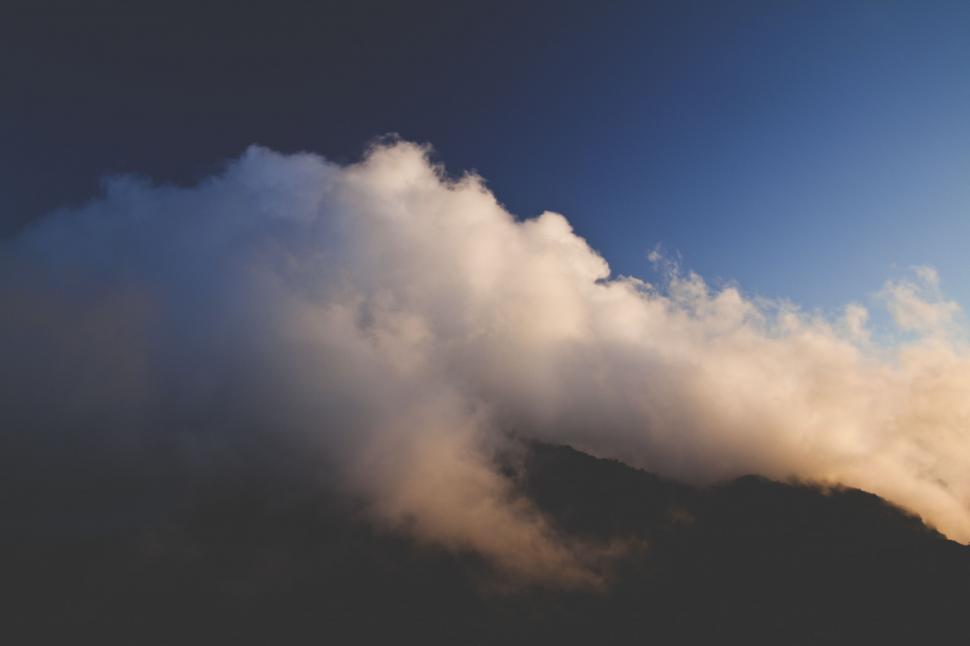 Free Image of Abstract cloud patterns with gradient colors 