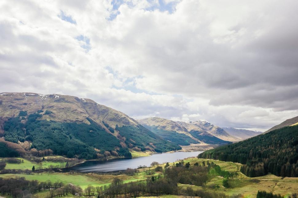 Free Image of Scenic view of a lush valley with a river 