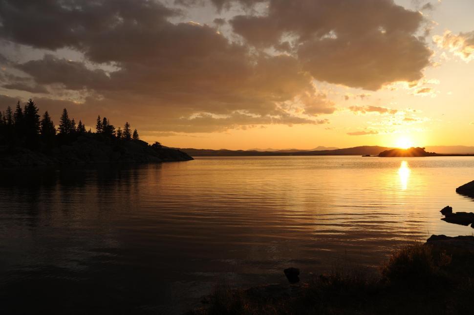 Free Image of Sunset with clouds  