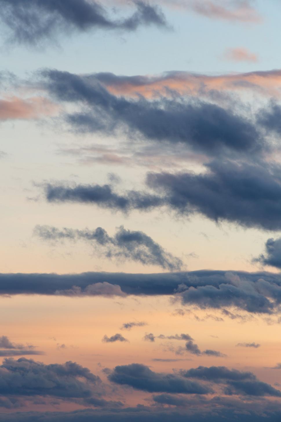 Free Image of Colorful cloudscape with dramatic blue sky 