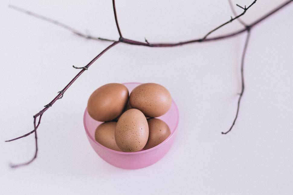 Free Image of Eggs in a pink bowl on white background 