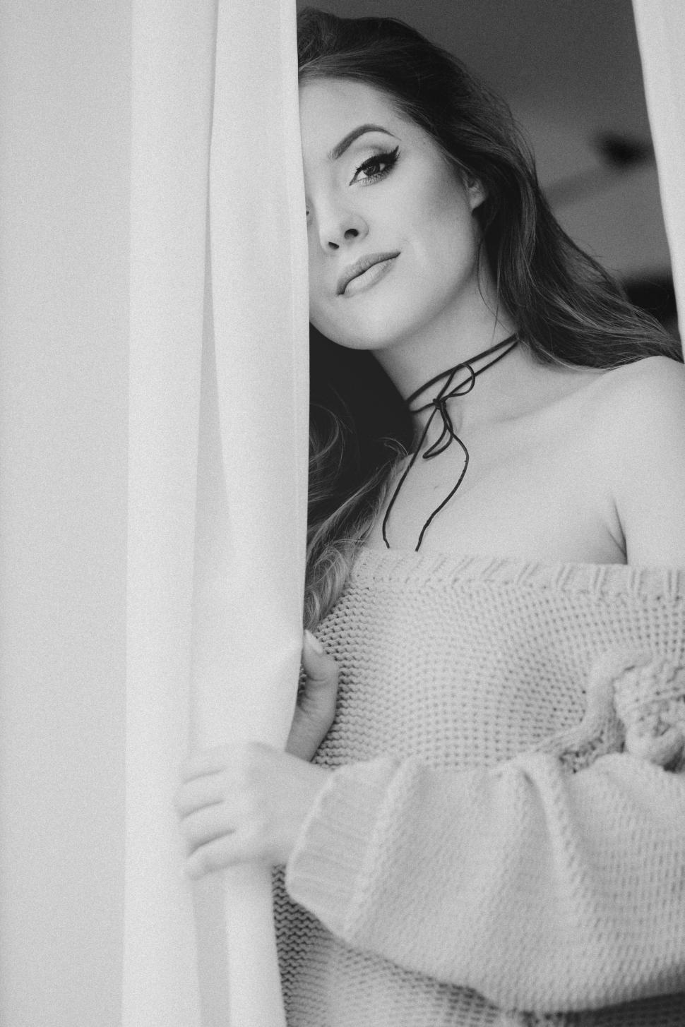 Free Image of Monochrome portrait of a young woman 