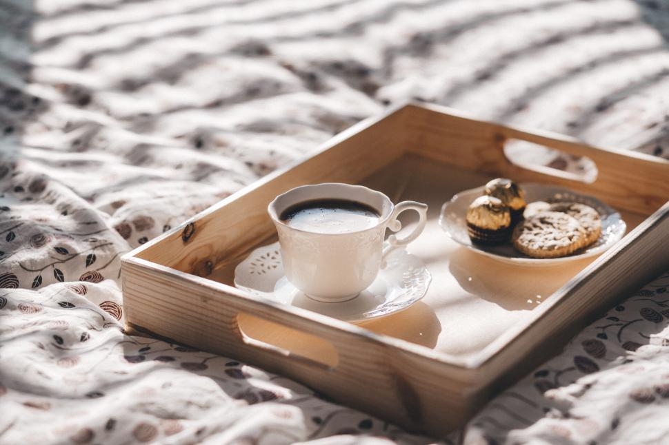 Free Image of Cozy breakfast tray in morning sunlight 