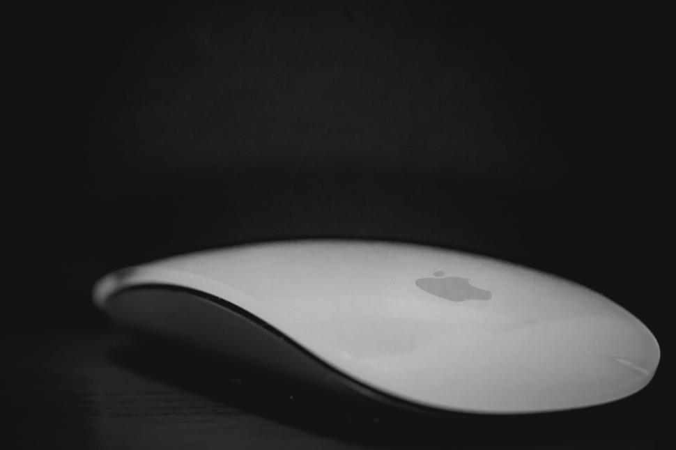 Free Image of Modern Apple mouse on dark background 