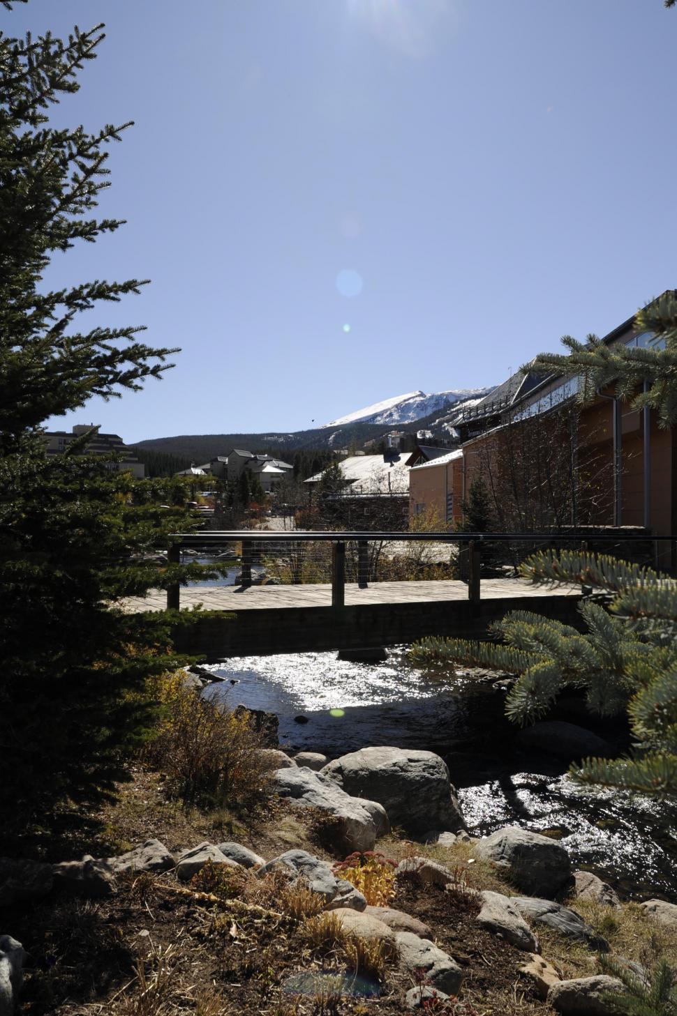 Free Image of Pedestrian Bridge  