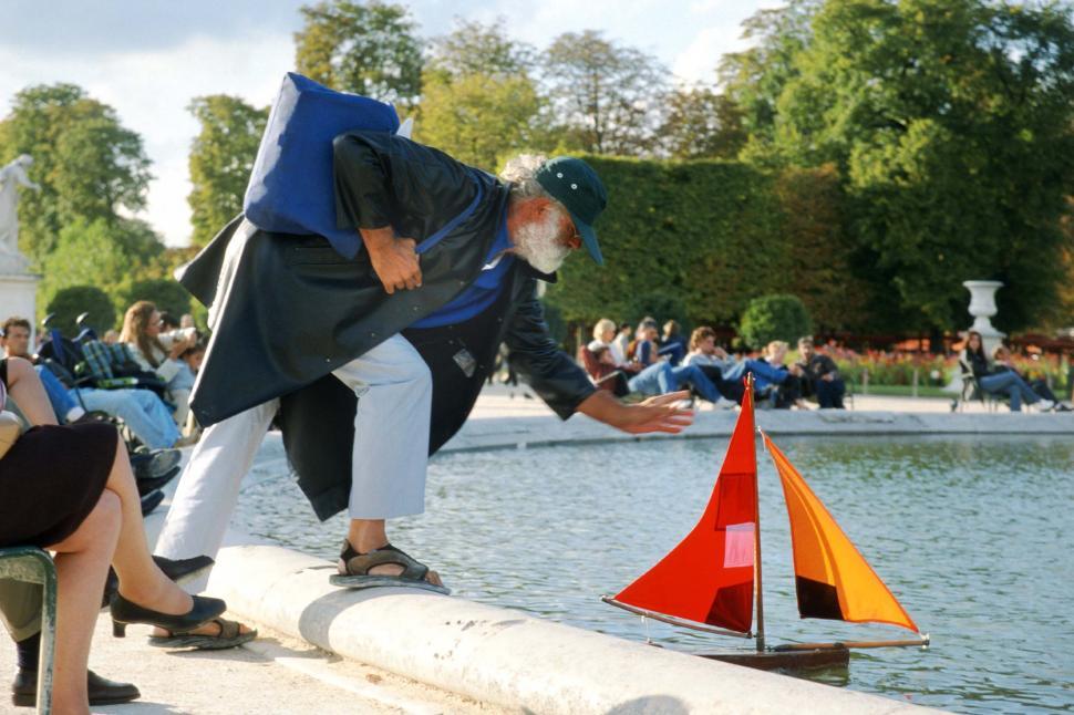 Free Image of Man with boat in the Tuileries 