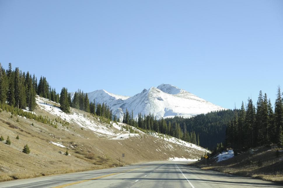 Free Image of Empty Road in mountains 