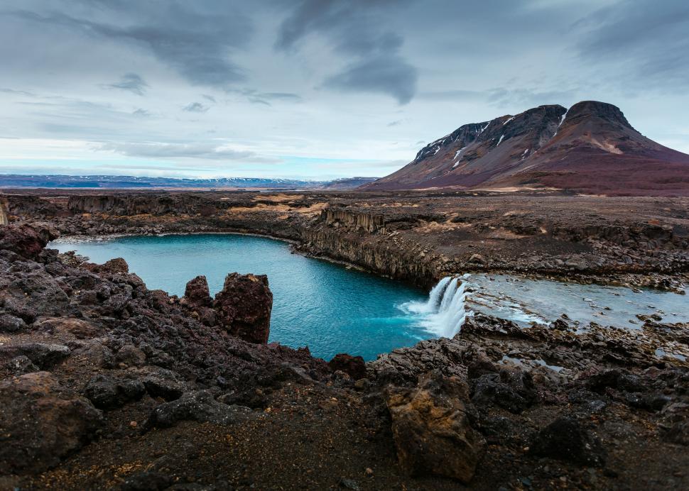 Free Image of Volcanic crater with turquoise lake 