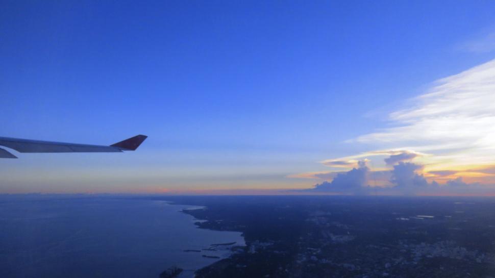 Free Image of Aerial view from plane window during sunrise 
