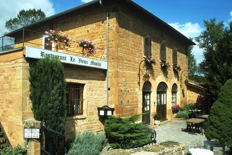 Free Image of Le vieux moulin in Alix, France 