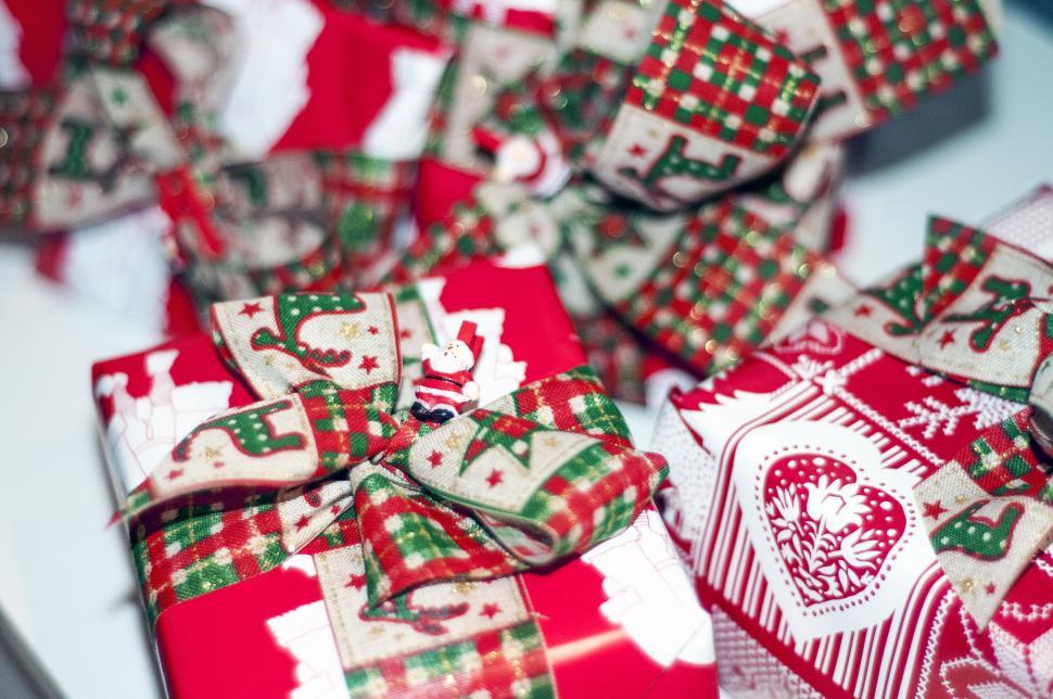 Free Image of Vibrant Christmas presents with patterns 