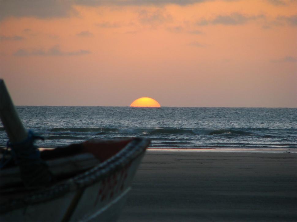Free Image of Tranquil sunset view with silhouette of a boat 