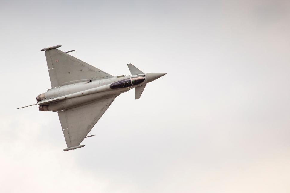 Free Image of Military fighter jet in flight 