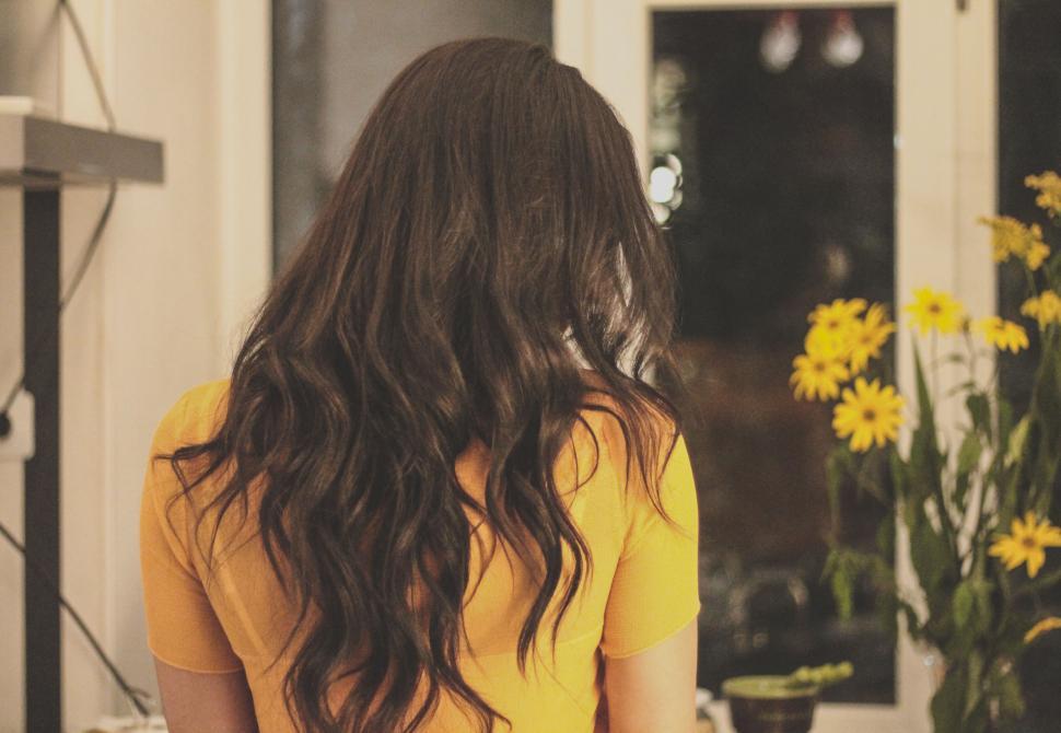 Free Image of Woman looking away with vibrant background 