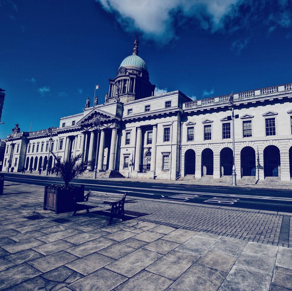 Free Image of Majestic historical building under clear blue sky 